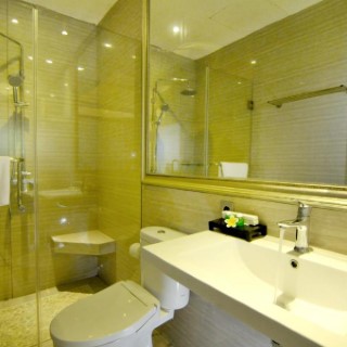 sun boutique bathroom